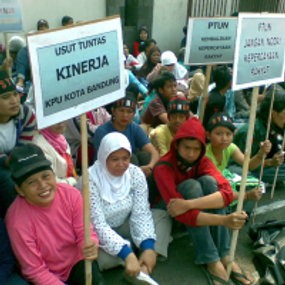 Ratusan Pendukung Synar Kembali Satroni PTUN